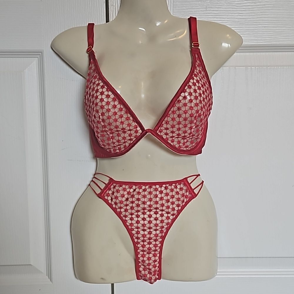 Victoria's Secret Lace Underwire Bra With Matching Underwear 32DD/ Small Red - Picture 3 of 16
